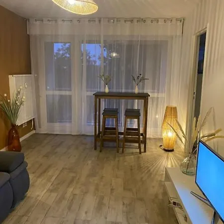 Elegance Et Classe Sur Axe Majeur *