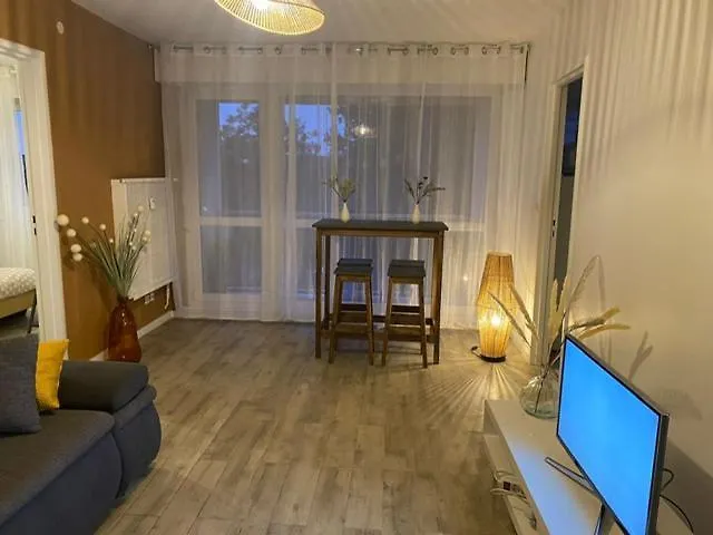 Elegance Et Classe Sur Axe Majeur *